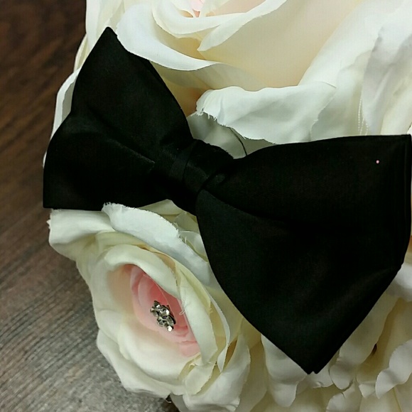✨Satin Bowtie✨ - Picture 2 of 4